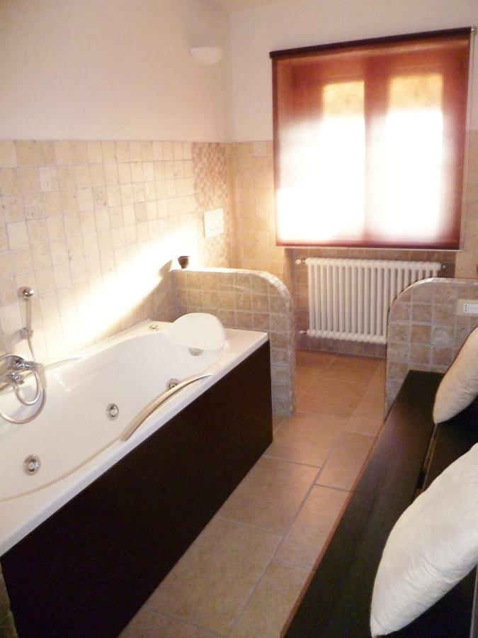 B&B Colle Di Terria Country House Contigliano Bagian luar foto
