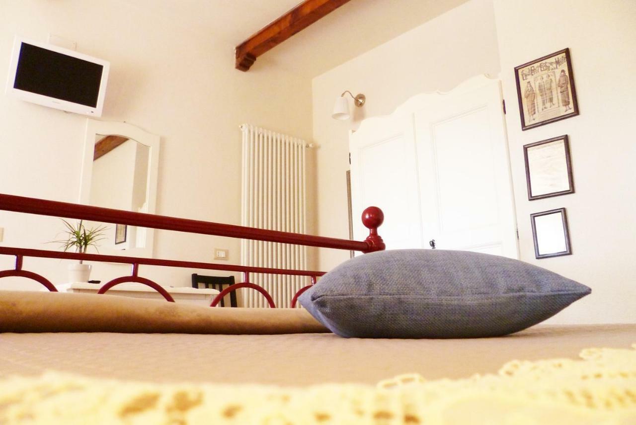 B&B Colle Di Terria Country House Contigliano Bagian luar foto